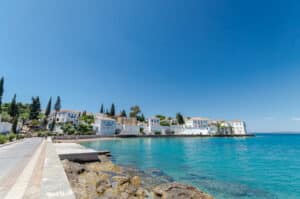 Read more about the article Σπέτσες: Το Νησί των Αρωμάτων & της Ιστορίας.